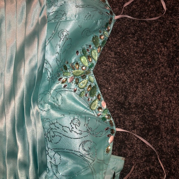 Prom Dress - Picture 3 of 5